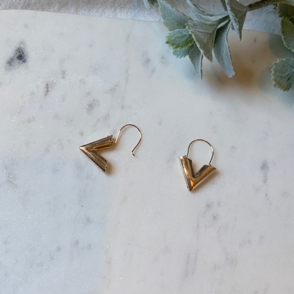 The Audri - Geometric Triangle Golden Hoops - Picture 3 of 8